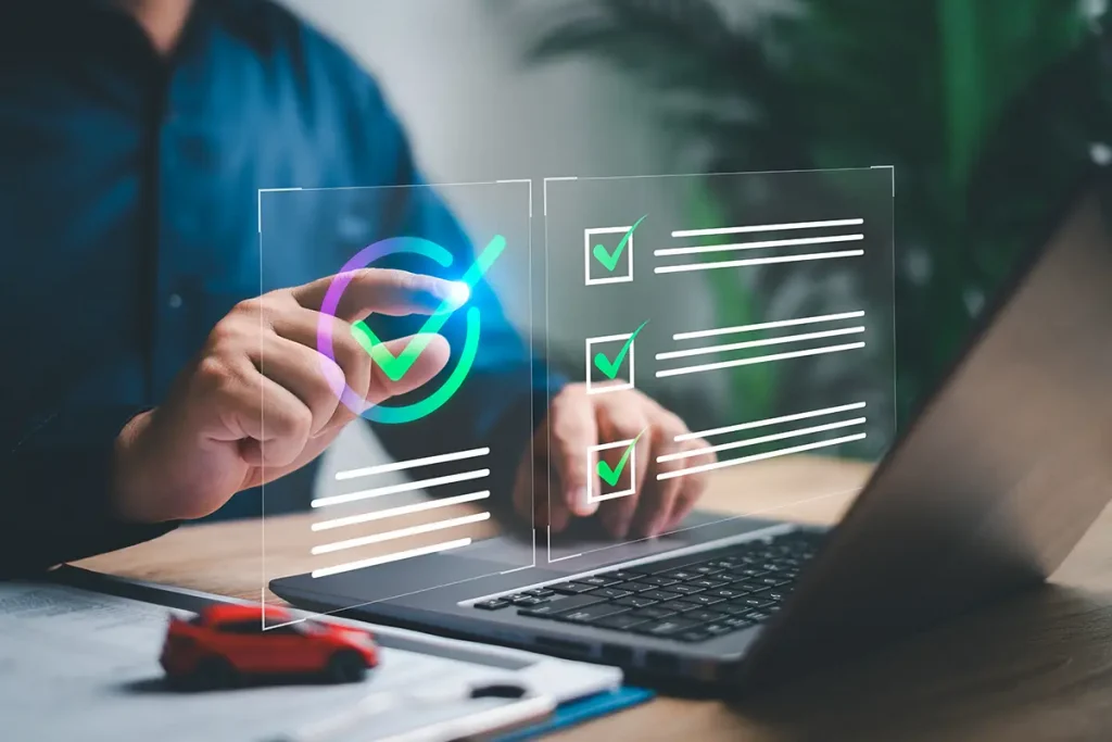 Personne appuyant sur un symbole de validation