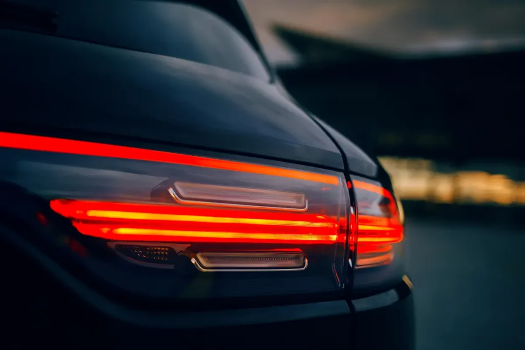 Prise de vue arrière d'une Porsche